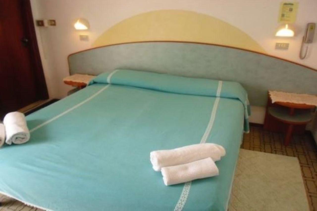 Hotel Alfredo'S リミニ エクステリア 写真