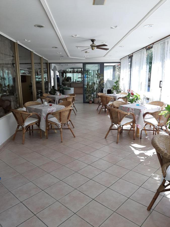 Hotel Alfredo'S リミニ エクステリア 写真